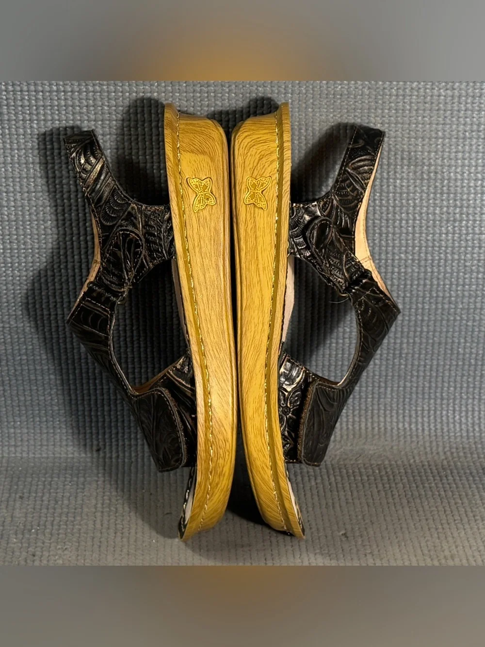 Alegria VIK-153 Women's Black Embossed Leather Sandals Size 7.5 US 39 EU - Picture 6 of 9